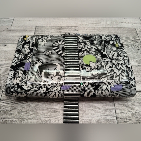 Cosmetic - Jewelry Personal Fabric Organizer Black and White Lemur Pattern - Picture 2 of 9